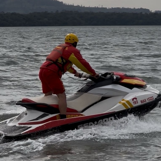 Bombeiros continuam buscas por pescador desaparecido no Lago de Itaipu, em Missal
