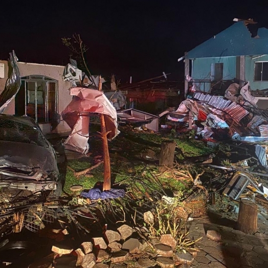 Bombeiros intensificam buscas por desaparecidos em Rio Bonito do Iguaçu; 5 mortes confirmadas