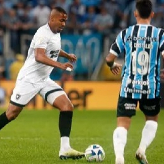 Botafogo vence o Grêmio e dispara na liderança do Brasileirão
