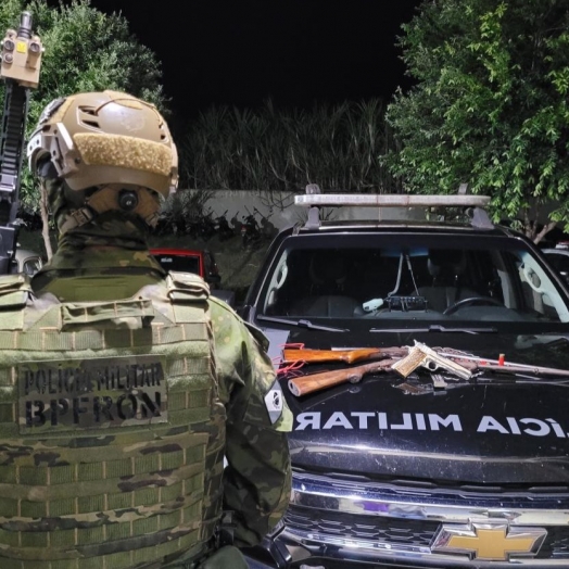 BPFron apreende armas, munições e duas pessoas por porte ilegal em Santa Helena