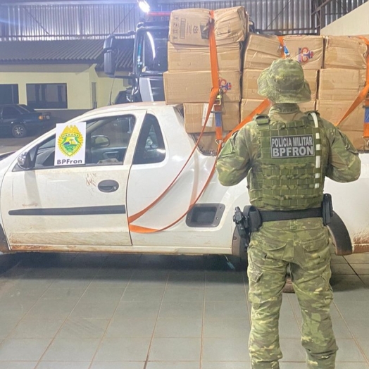 BPFRON apreende carro carregado com 2.500 pacotes de cigarros contrabandeados em Guaíra