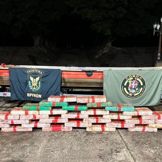 BPFRON apreende embarcação carregada com 400 kg de droga em Santa Helena