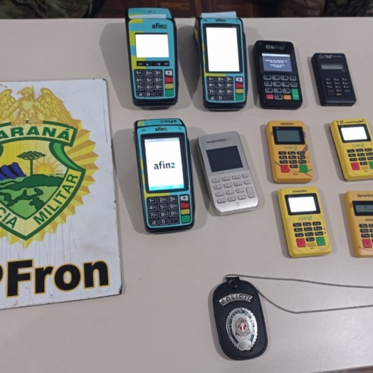BPFRON apreende máquinas de cartão e distintivo da Polícia Civil em Medianeira