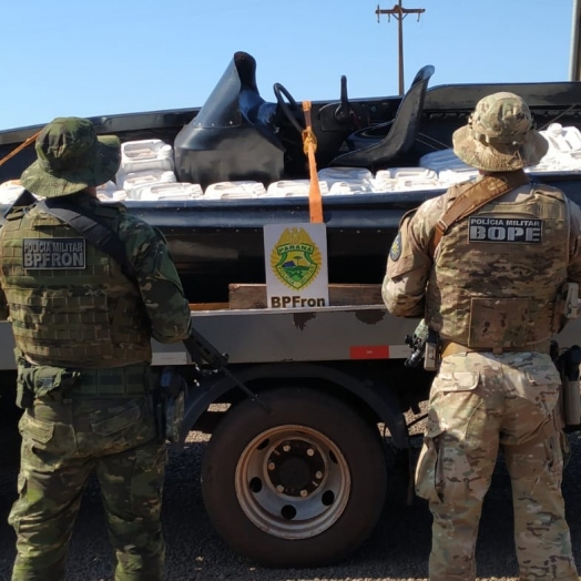 BPFRON, BOPE e PF apreendem embarcação com agrotóxicos em Pato Bragado