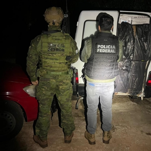 BPFRON e PF apreendem mais de 4.500 pacotes de cigarros contrabandeados em Itaipulândia-PR