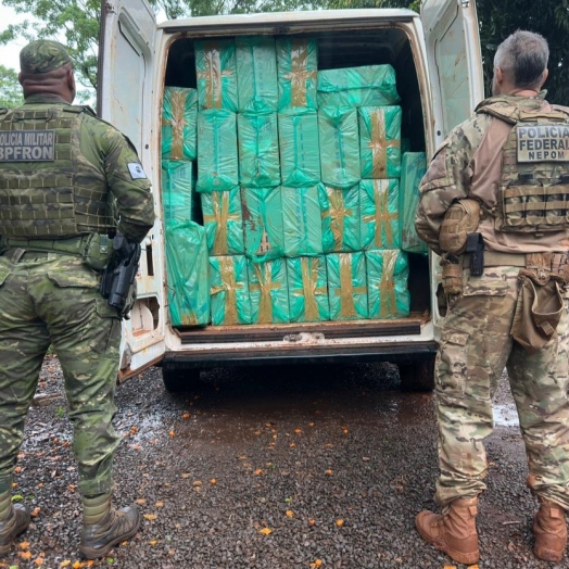 BPFRON e Polícia Federal localizam chácara utlilizada como depósito de cigarros contrabandeados em Itaipulândia