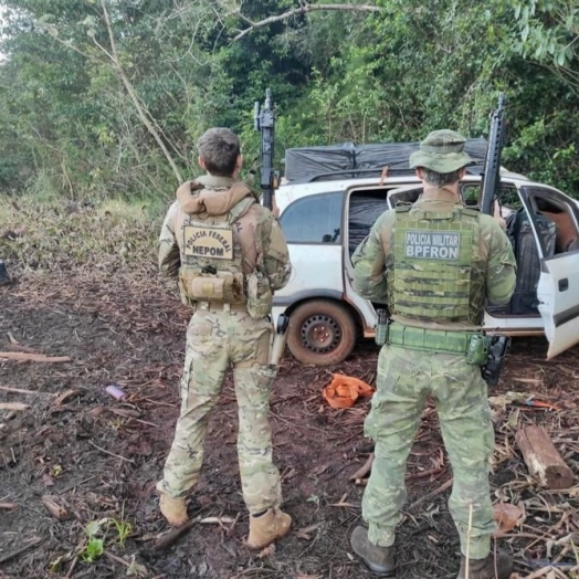 BPFRON e Polícia Federal realizam apreensão de veículo e cigarros em Guaira