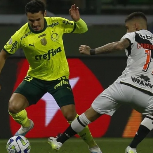 Brasileirão: Palmeiras vence Vasco com golaço de Veiga e intervenção do VAR