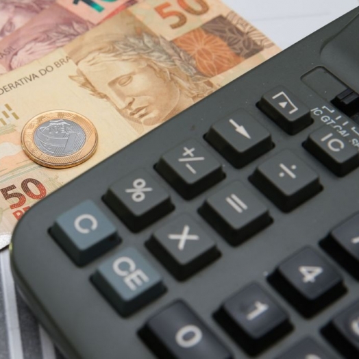 Caixa paga Auxílio Brasil a cadastrados com NIS final 8