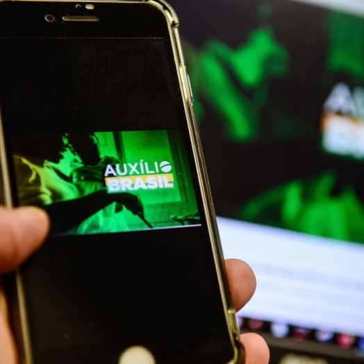 Caixa paga hoje Auxílio Brasil para beneficiários com NIS final 8