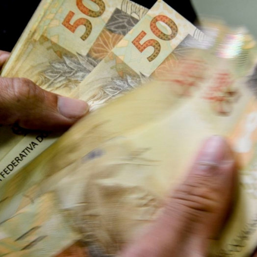 Caixa paga novo Bolsa Família a beneficiários com NIS de final 2