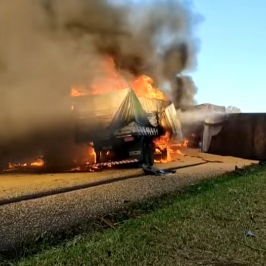 Caminhoneiros morrem em gravíssimo acidente na PR-280