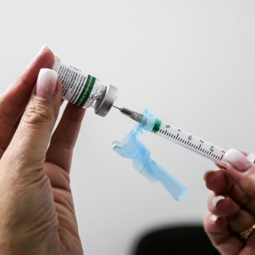 Campanha de vacinação contra a gripe começa nesta segunda para 4,5 milhões de pessoas
