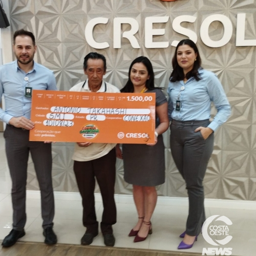 Campanha É Simples Ganhar da Cresol entrega prêmio em São Miguel do Iguaçu