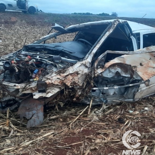 Capotamento deixa jovens feridos na PR 495, entre Santa Helena e Entre Rios do Oeste