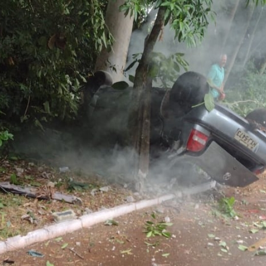 Capotamento em Serranópolis na PR-495 deixa um ferido