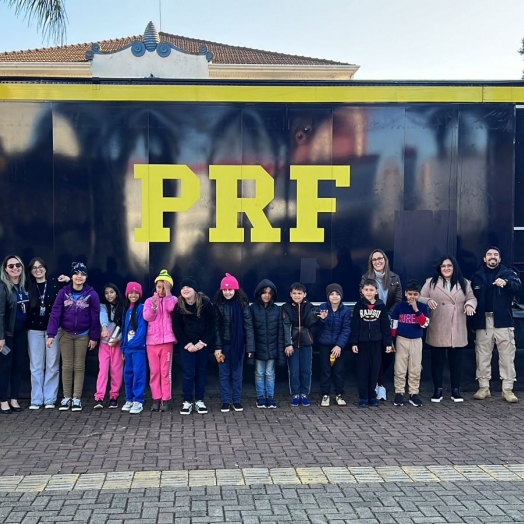 Carreta do Cinema Rodoviário da PRF está presente na Semana Municipal de Trânsito em Foz do Iguaçu