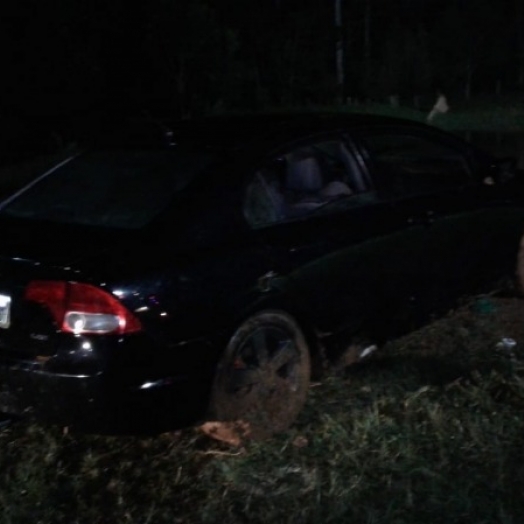 Carro cai dentro de açude e dois homens morrem na região