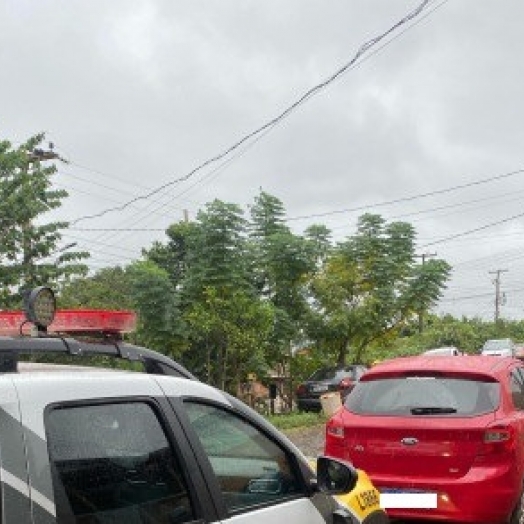 Carro furtado durante a madrugada é recuperado pela PM em Medianeira