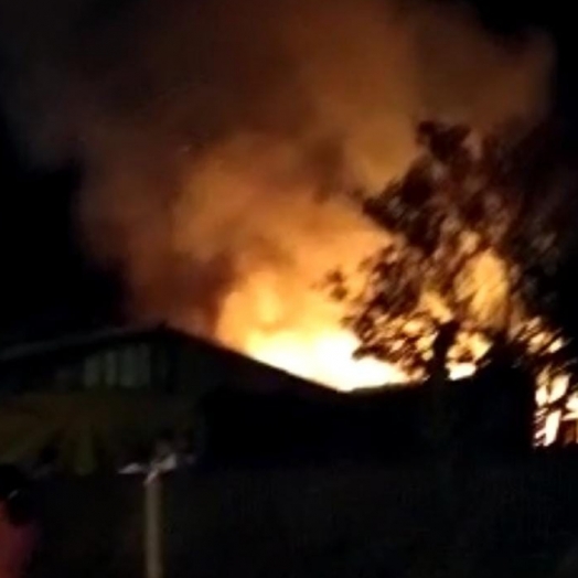 Casa é consumida pelo fogo em São Miguel do Iguaçu