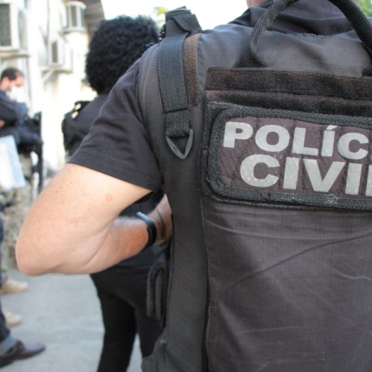 Casal que recrutava menores para fazer sexo em lives é preso