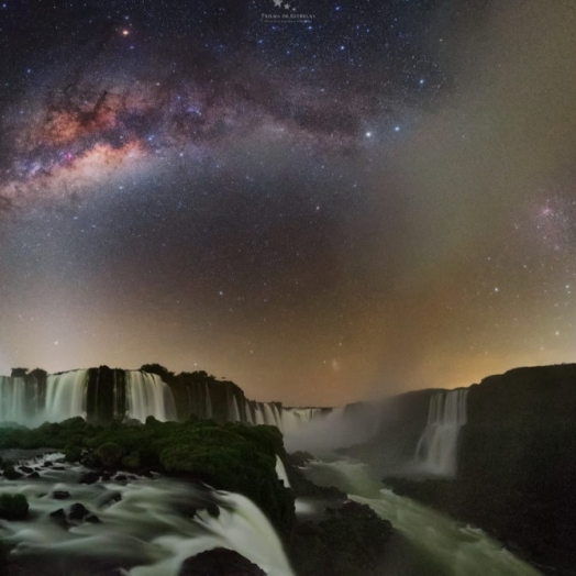 Céu estrelado das Cataratas do Iguaçu está entre as melhores fotografias do ano
