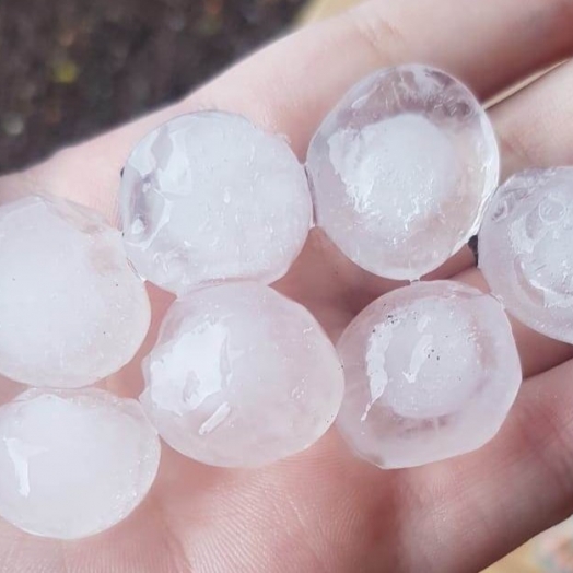 Chuva de granizo afeta cerca de 100 famílias em Foz do Iguaçu
