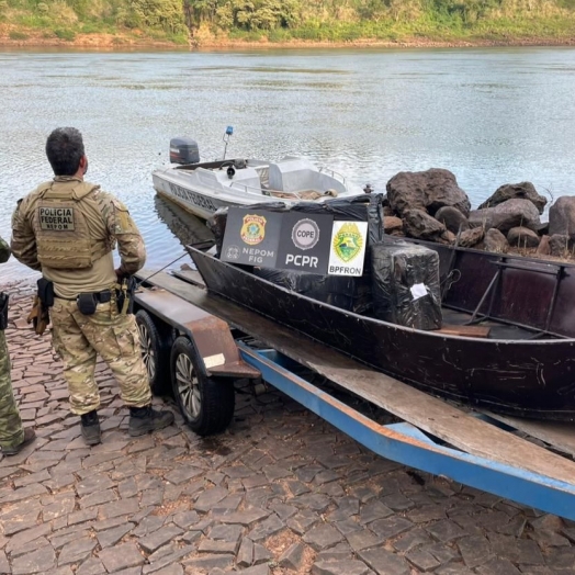 COBRA/BPFron e NEPOM-FIG apreendem embarcação realizando contrabando em Foz do Iguaçu