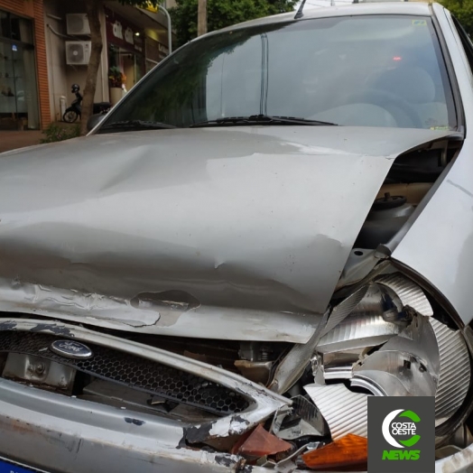 Colisão entre carros é registrada no centro de São Miguel do Iguaçu