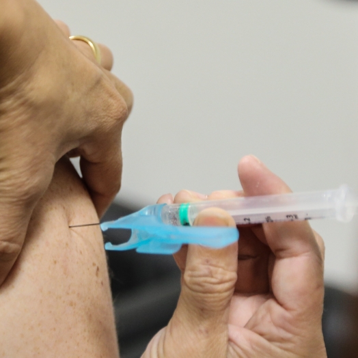 Com 690.164 vacinas aplicadas, Paraná lidera ranking nacional da imunização contra gripe