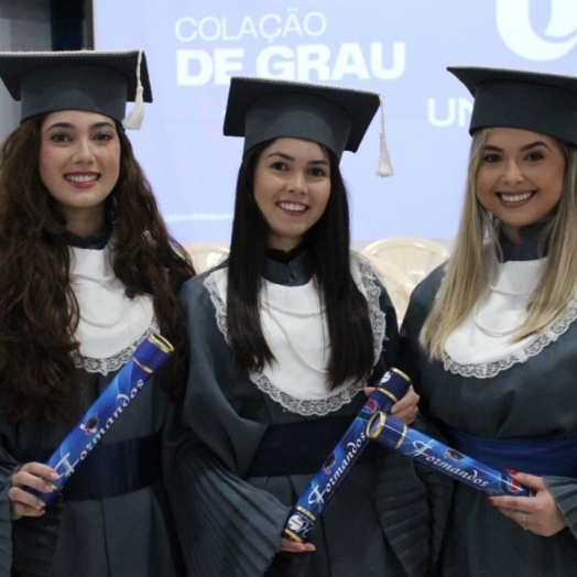 Com muita emoção Faculdade UNIGUAÇU realiza primeira colação de grau de gabinete de 2024