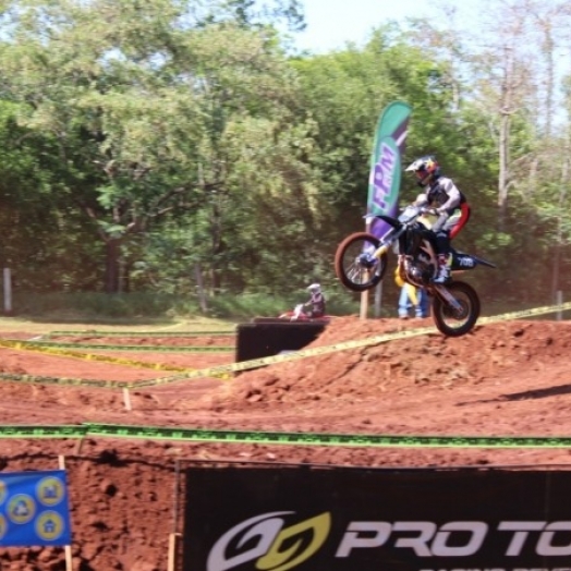 Competidores de todo o Brasil estarão em Santa Helena para etapa paranaense de motocross