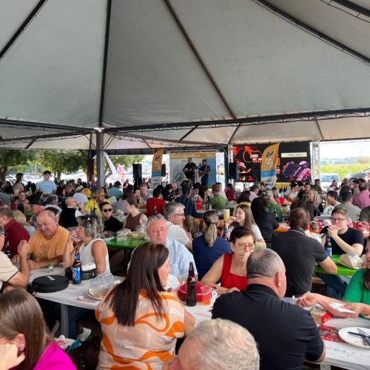 Comunidade de Linha Santa Cruz realiza grande festa com participação expressiva do público em Santa Helena