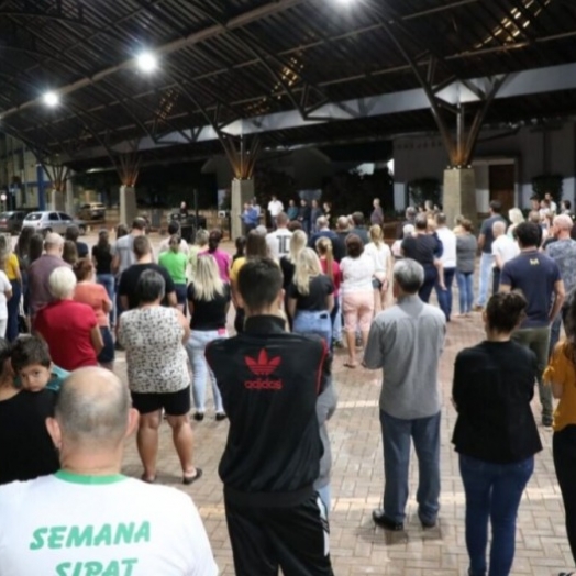 Comunidade de Pato Bragado se reúne em oração aos mortos e feridos no trágico acidente com ônibus