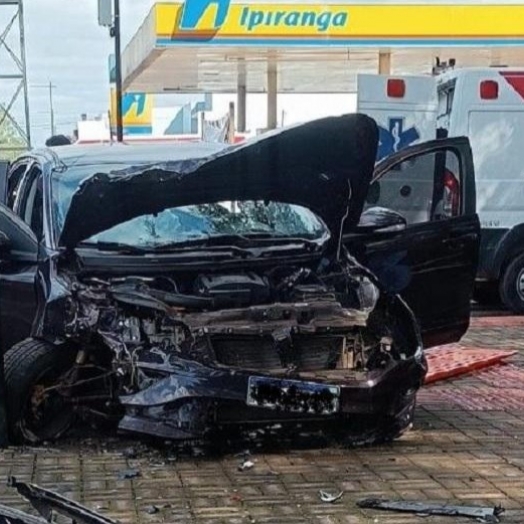 Condutor invade preferencial e causa colisão entre veículos em Pato Bragado