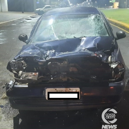 Condutor se fere ao colidir carro em caminhão, na PR 317 em Santa Helena