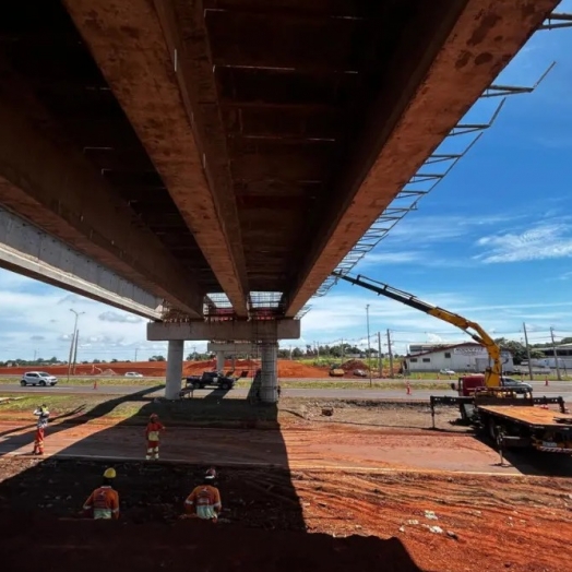 Construção de viaduto da BR-277 interdita outra marginal no Oeste do Paraná