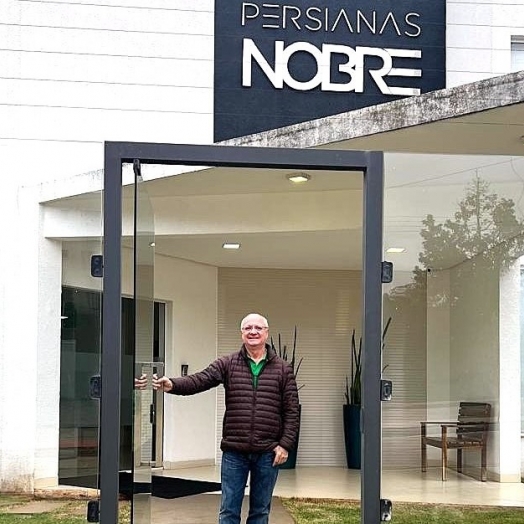 Cooperado do Sicoob expande marca de persiana 100% de Foz do Iguaçu