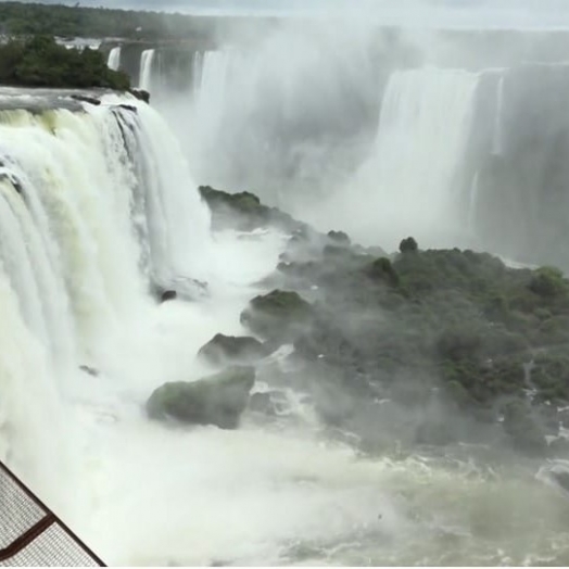 Corpo da turista que caiu da passarela nas Cataratas do Iguaçu é encontrado