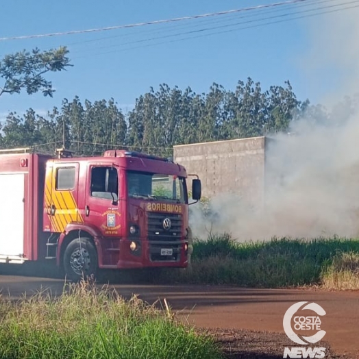 Corpo de Bombeiros é acionado para combater incêndio no Bairro Soster, em São Miguel do Iguaçu