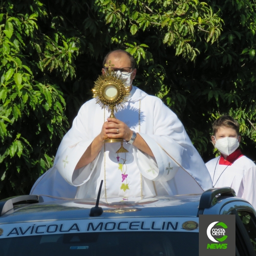 Corpus Christi é celebrado com missa, carreata e doações em Santa Helena