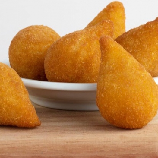 Coxinha com massa de mandioca