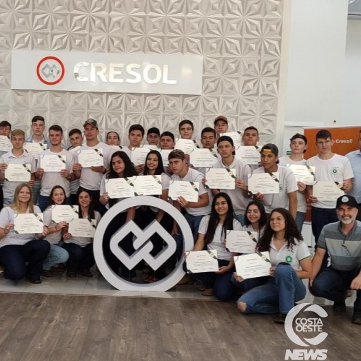 Cresol Conexão forma alunos no programa Juventude Cooperativista