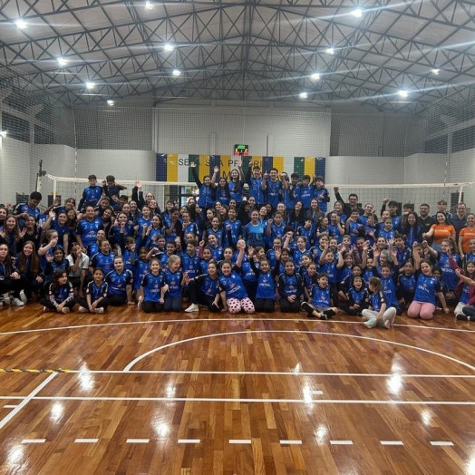 Cresol Integração reforça apoio ao esporte na entrega dos uniformes 2025 da Asavolei