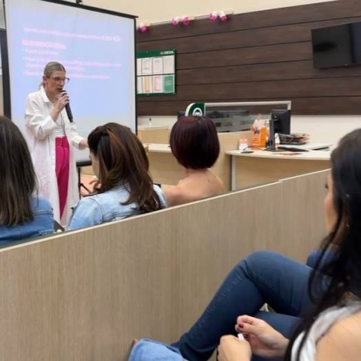 Cresol promove palestra de conscientização do Outubro Rosa em São Miguel do Iguaçu