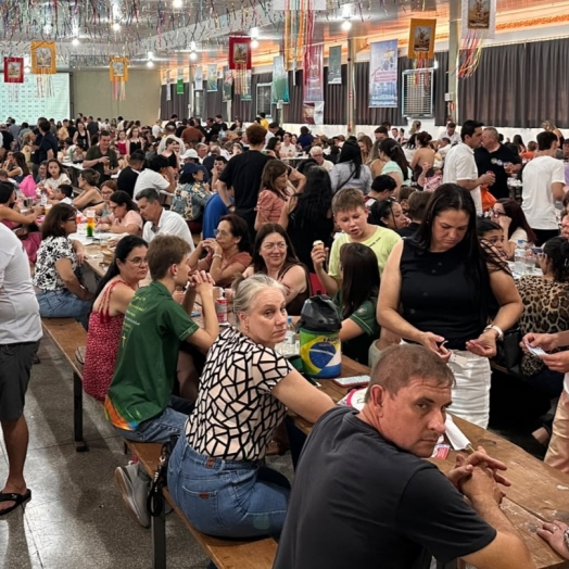 Cresol reforça parceria com a comunidade e apoia festividades do padroeiro em São Miguel do Iguaçu