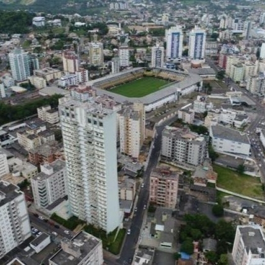 Criciúma decreta lockdown voluntário e sem remuneração para servidores da prefeitura