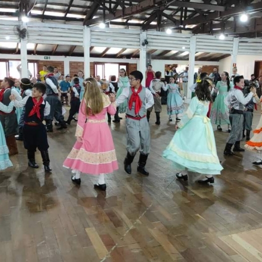 CTG de Medianeira volta com 14 troféus do Fepart 2023