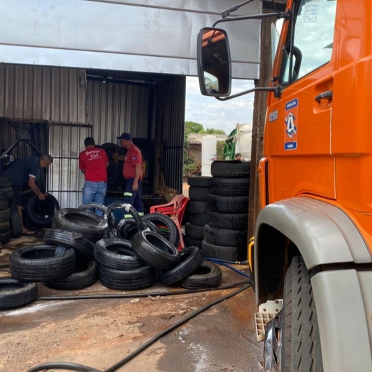 Defesa Civil combate princípio de incêndio em borracharia de Santa Helena