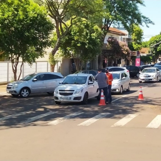 Defesa Civil e Endemias de Santa Helena promovem ação de conscientização contra a Covid-19 e Dengue